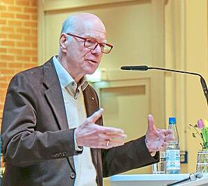 Prof Dr. Norbert Lammert beim Vortrag