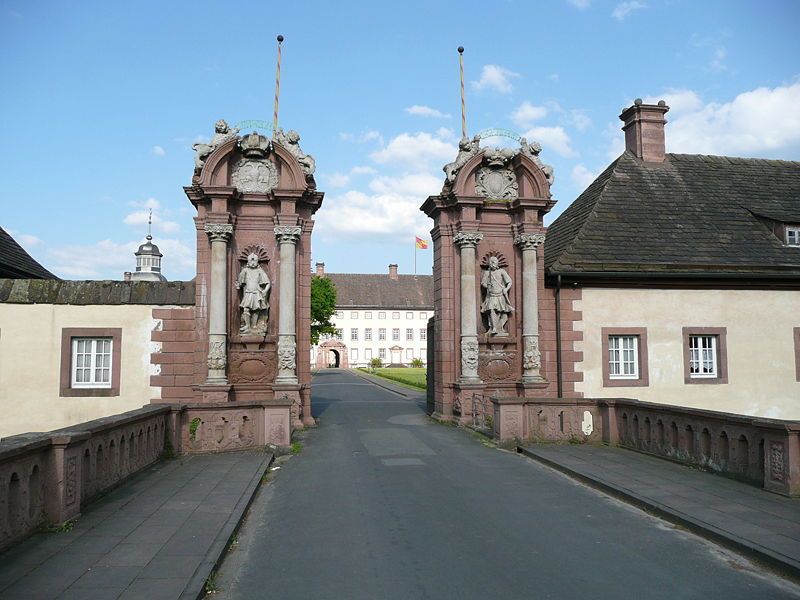 Eingangstor zum Schloss